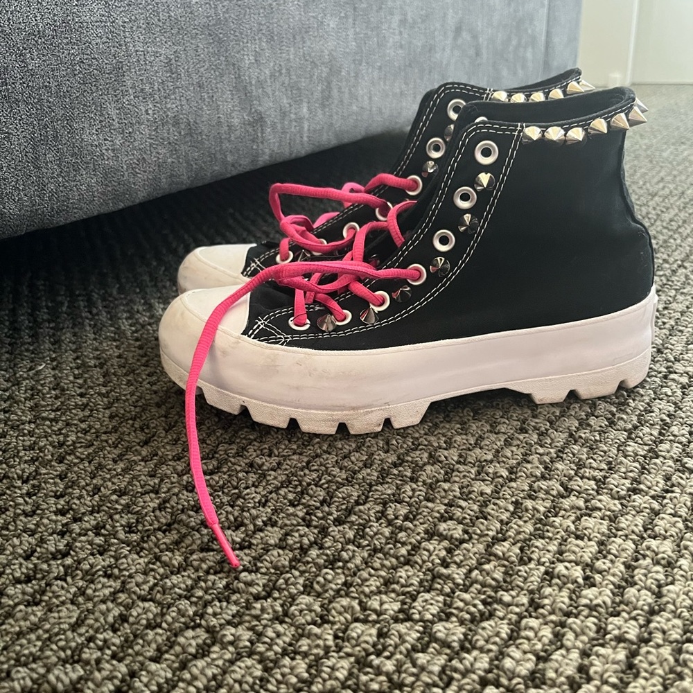 Platform converse, black, size 8.